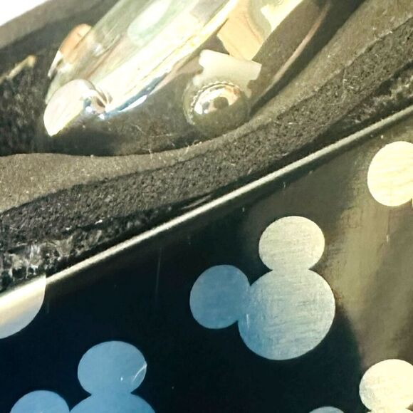 NWT DISNEY ACCUTIME Minnie Mouse Watch New In Box Silver Metallic Band Date Wind - Picture 6 of 10